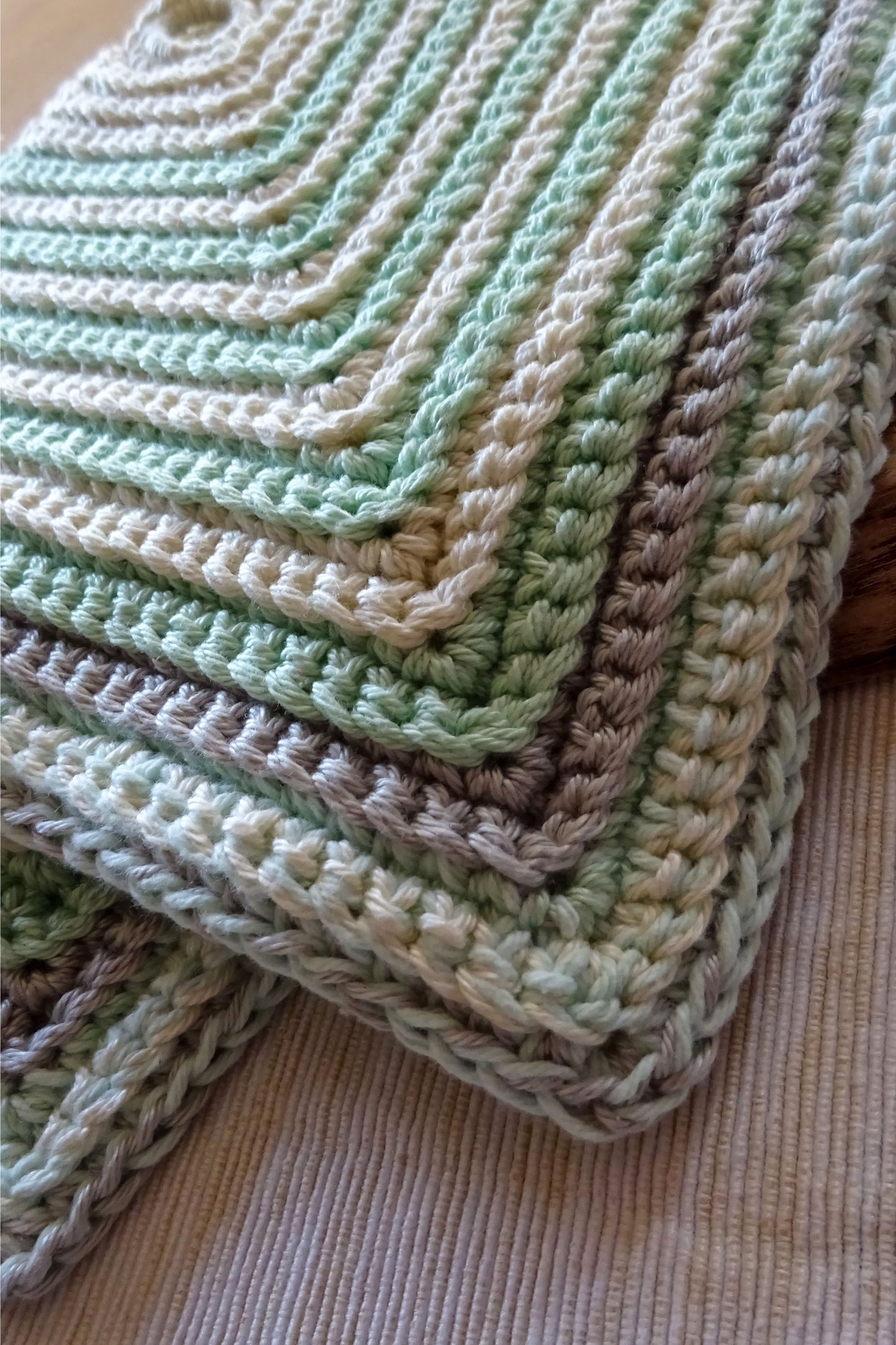 Gestreifte Topflappen in natürlichen Farben