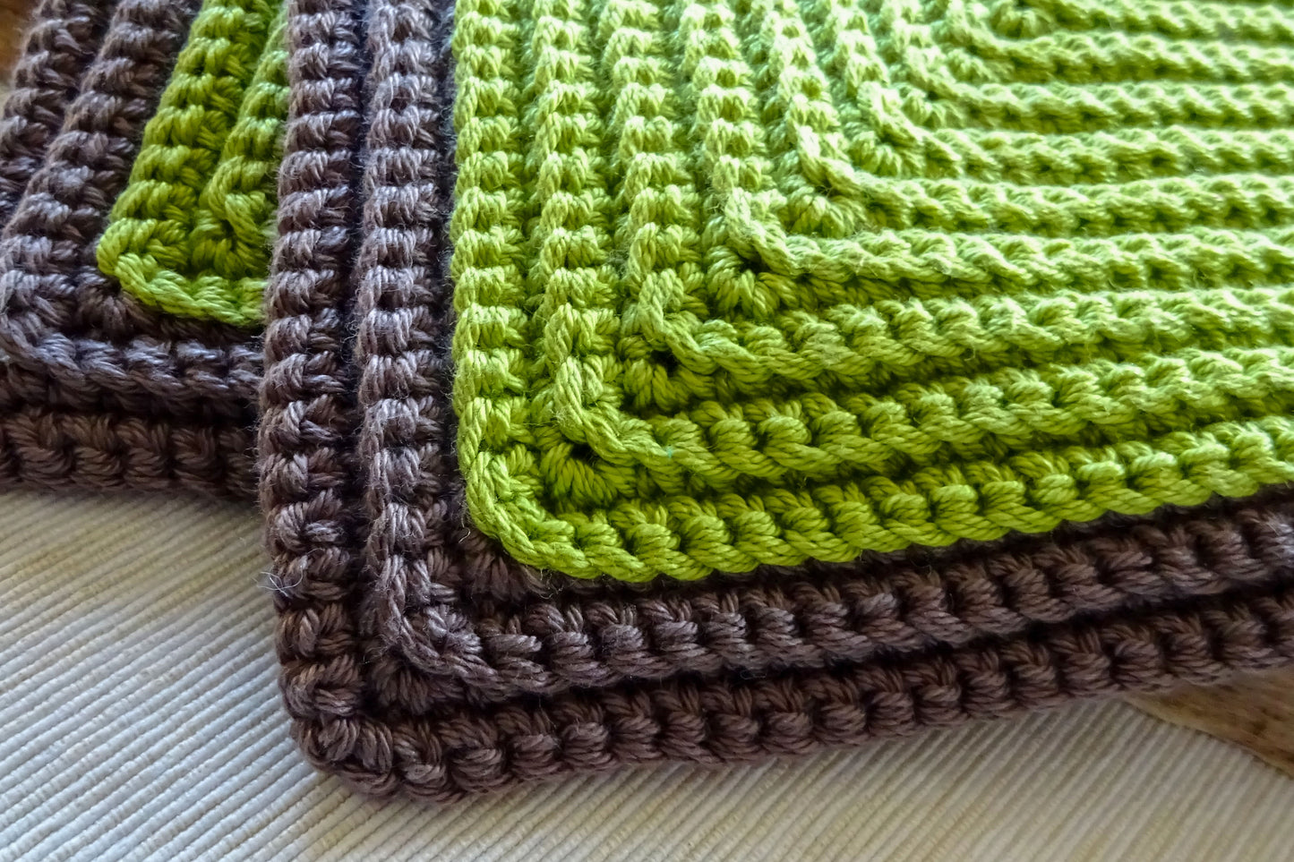 Topflappen "Retro-Rippenmuster" hellgrün & braun, mehrfarbig