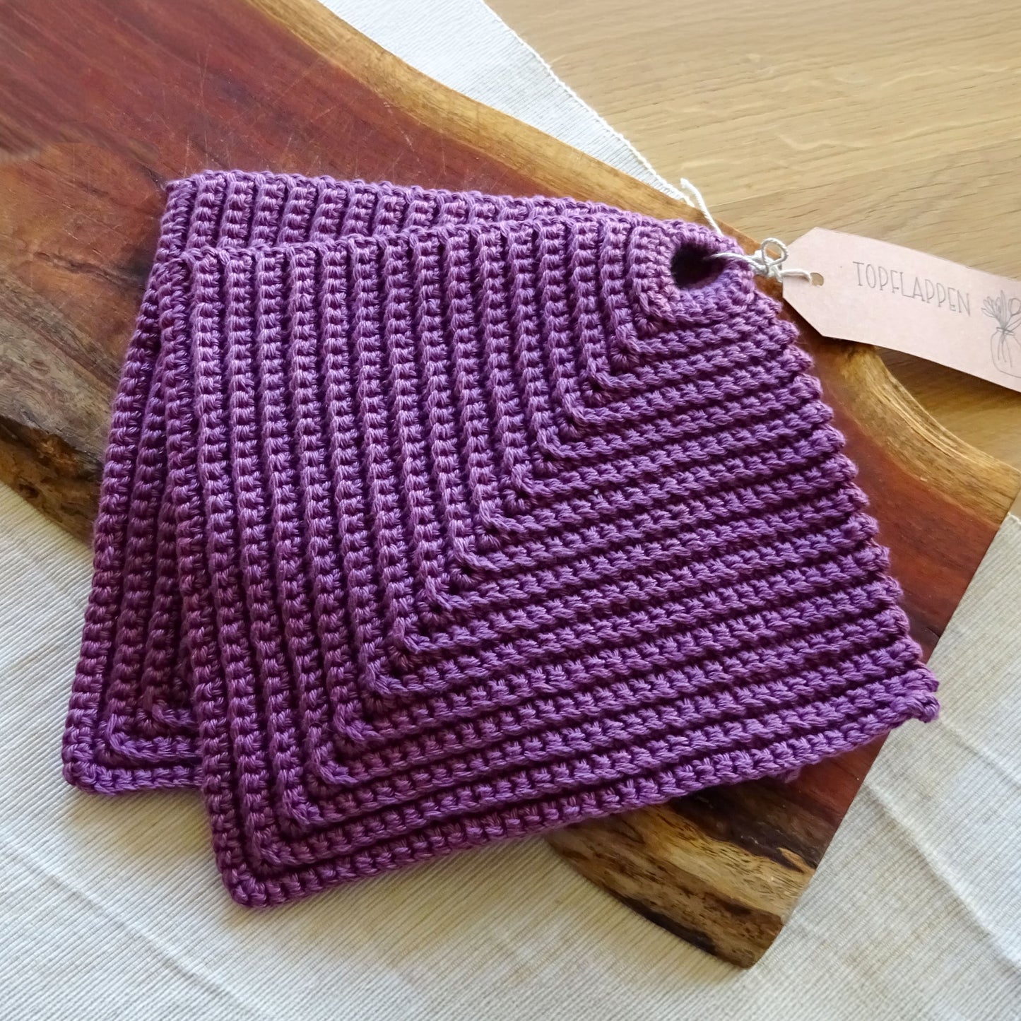 Verschiedene bunte Topflappen-Sets aus Baumwolle