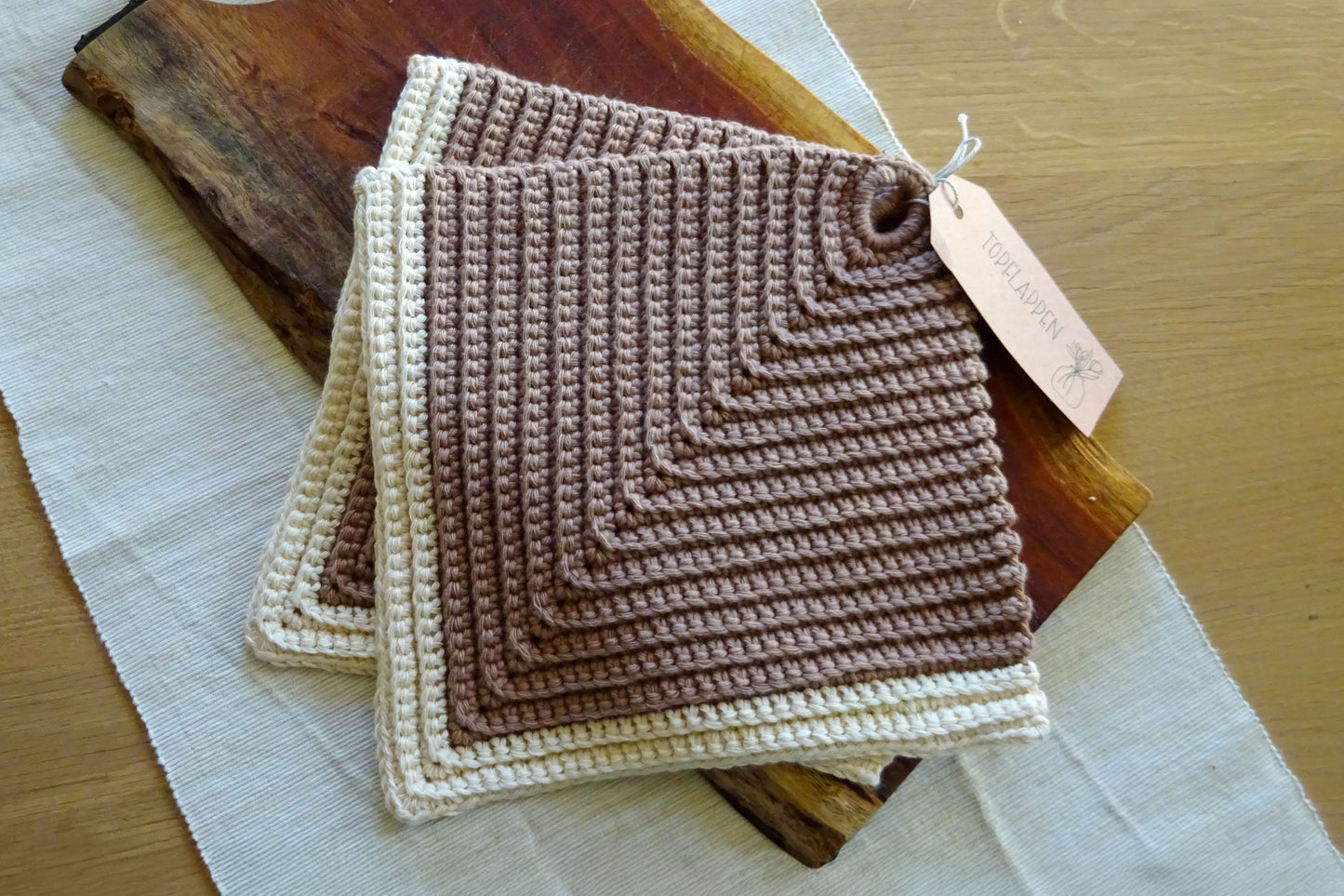 Mehrfarbige Retro-Topflappen in natürlichen Farben